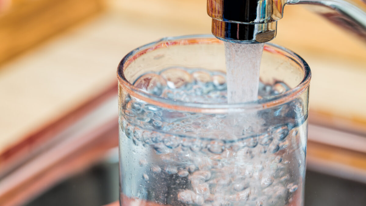 AdobeStock 104485544 Glas Wasser