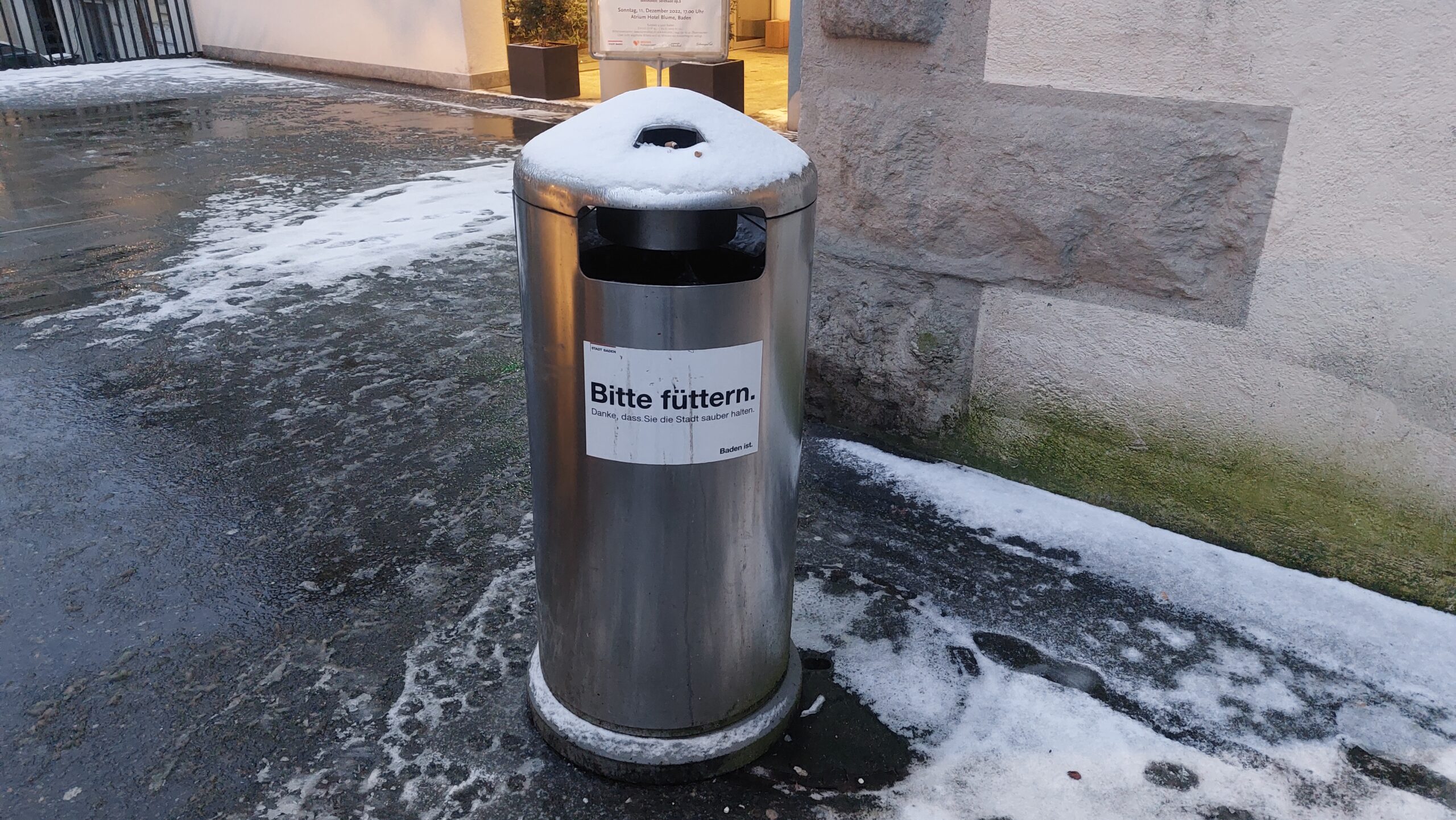 Abfalleimer bitte fuettern