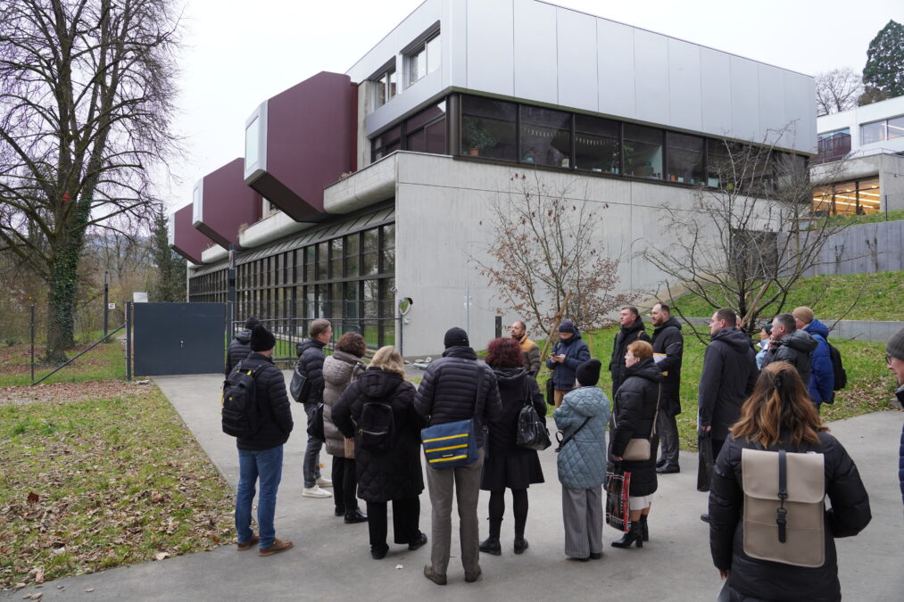Ukrainische Delegation beim Schulhaus Tannegg